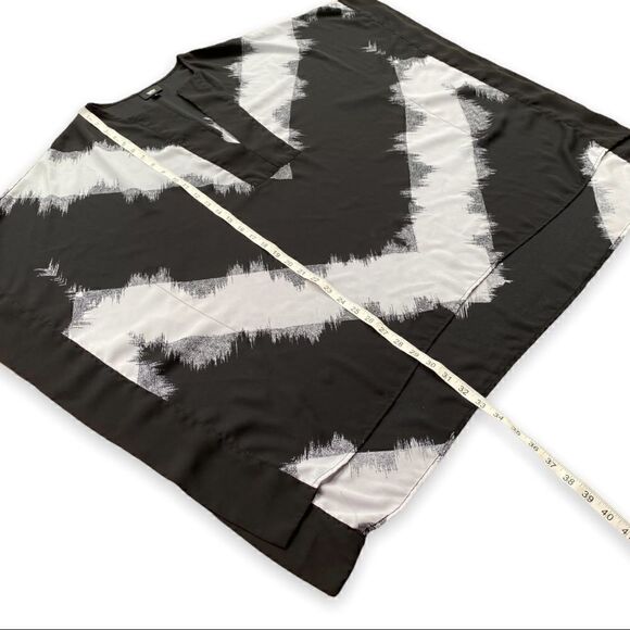 MOSSIMO Black and White Chevron Stripe Swim Cover - Picture 9 of 13